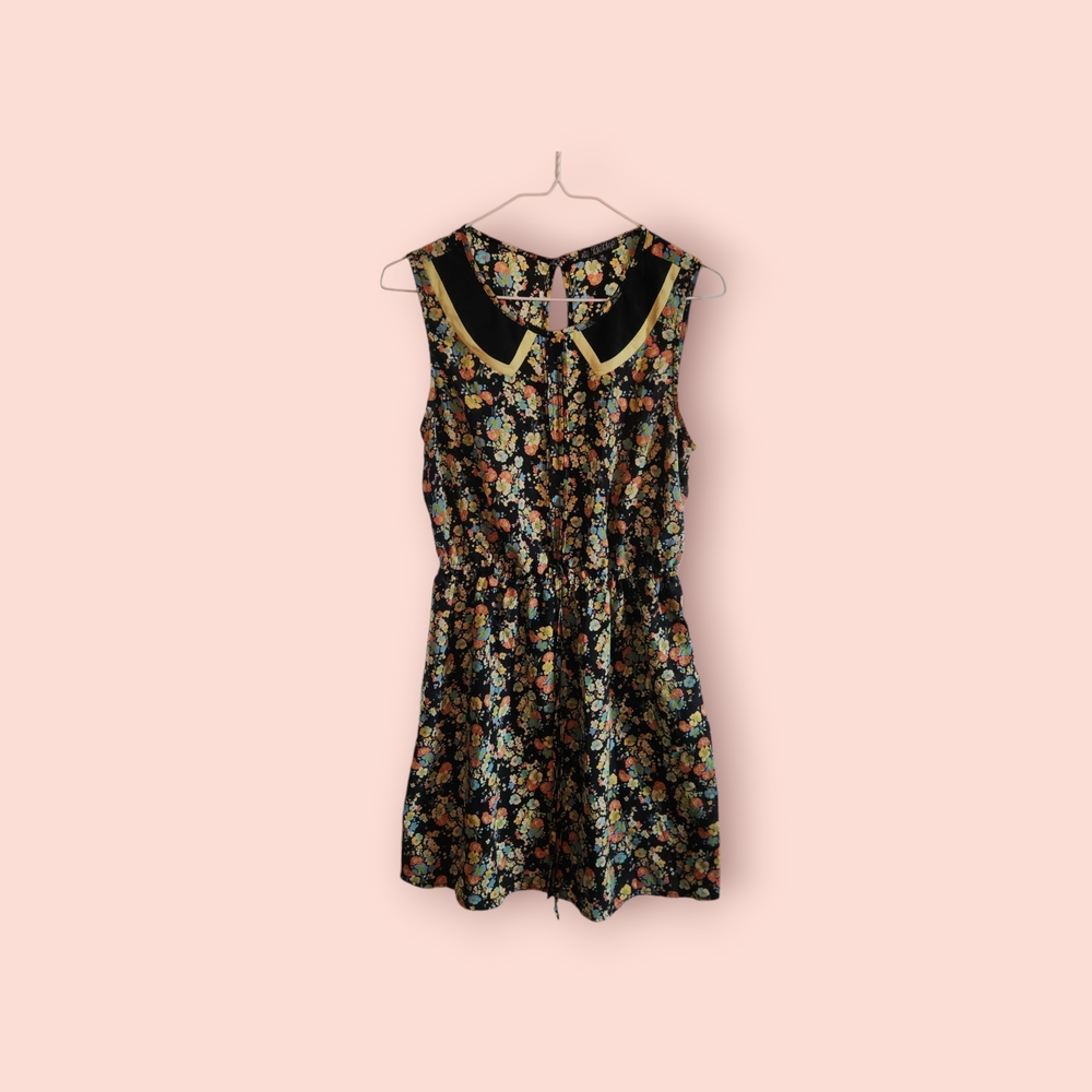 2/20$ 💜 Floral Sleeveless Dress with Yellow Collar